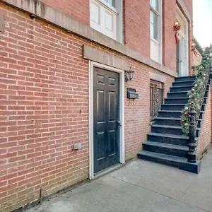 Apartment 4 Bedroom Beauty Steps From The River