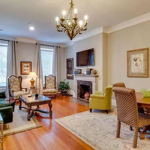 Apartment 201 York #3 - Homey Downtown 2 Bedroom Steps From The River
