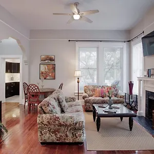 Apartment 420waldburg A - Modern Apt With Southern Charm Blocks From Forsyth